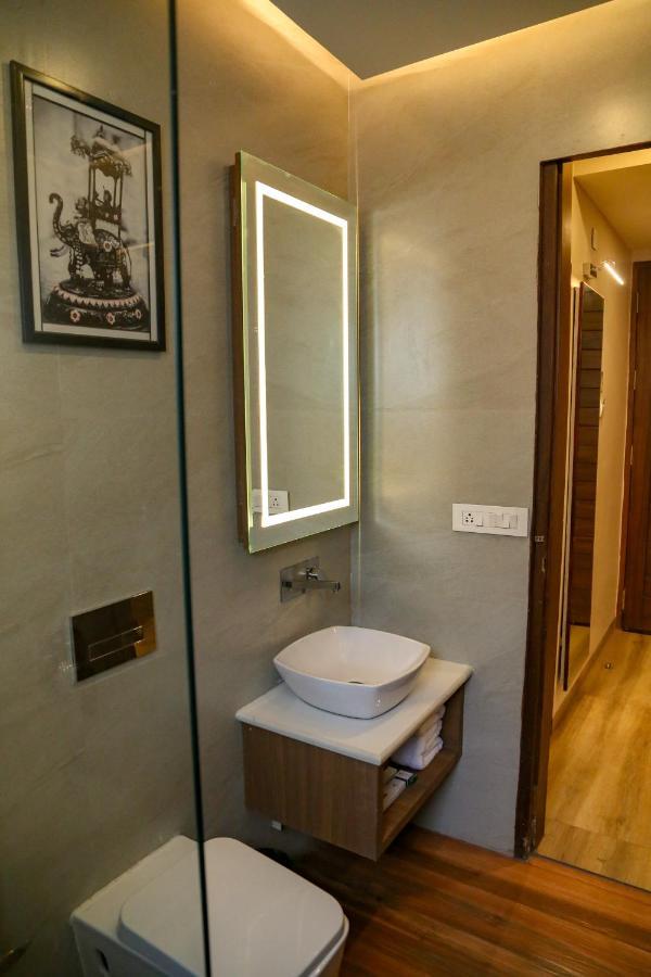 Four Leaf Hotel - Sapphire Blue, Varanasi Luaran gambar