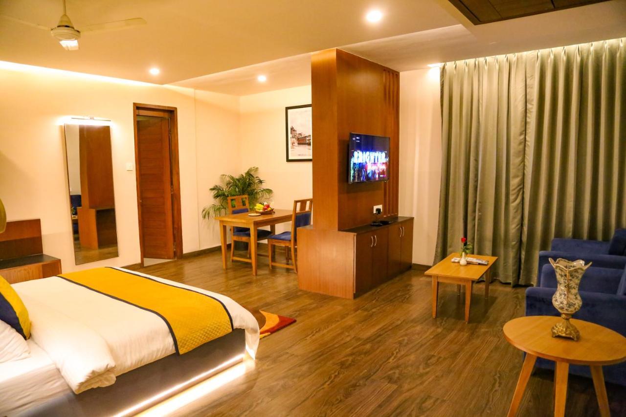 Four Leaf Hotel - Sapphire Blue, Varanasi Luaran gambar