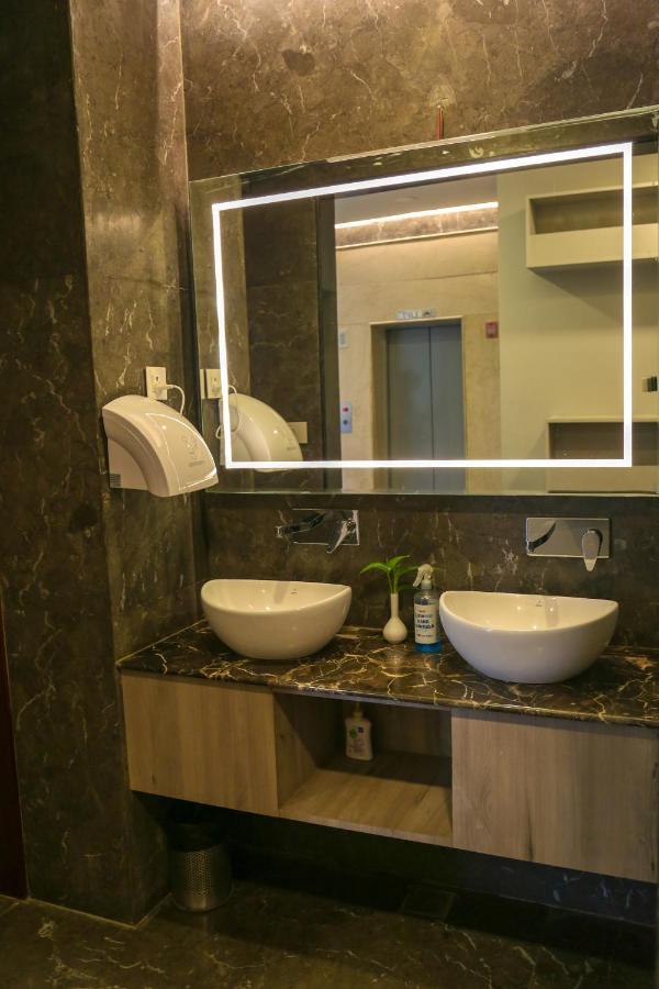 Four Leaf Hotel - Sapphire Blue, Varanasi Luaran gambar